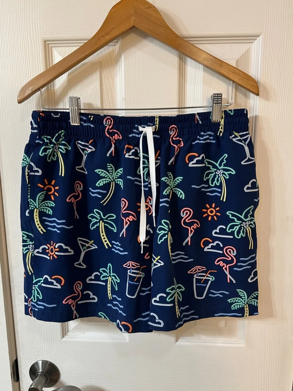 Chubbies Mens Swim Trunks Navy Neon Flamingo Palm Tree Tropical Shorts Large